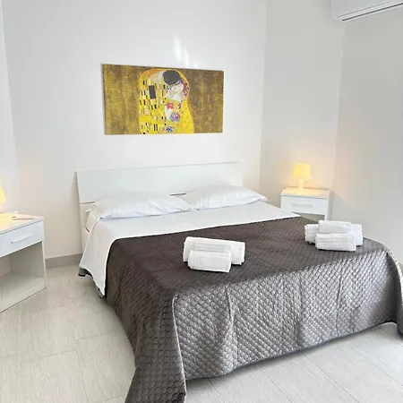 Mia House - *