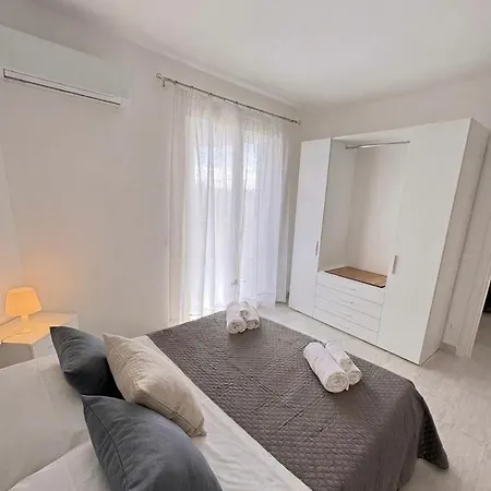 Mia House -